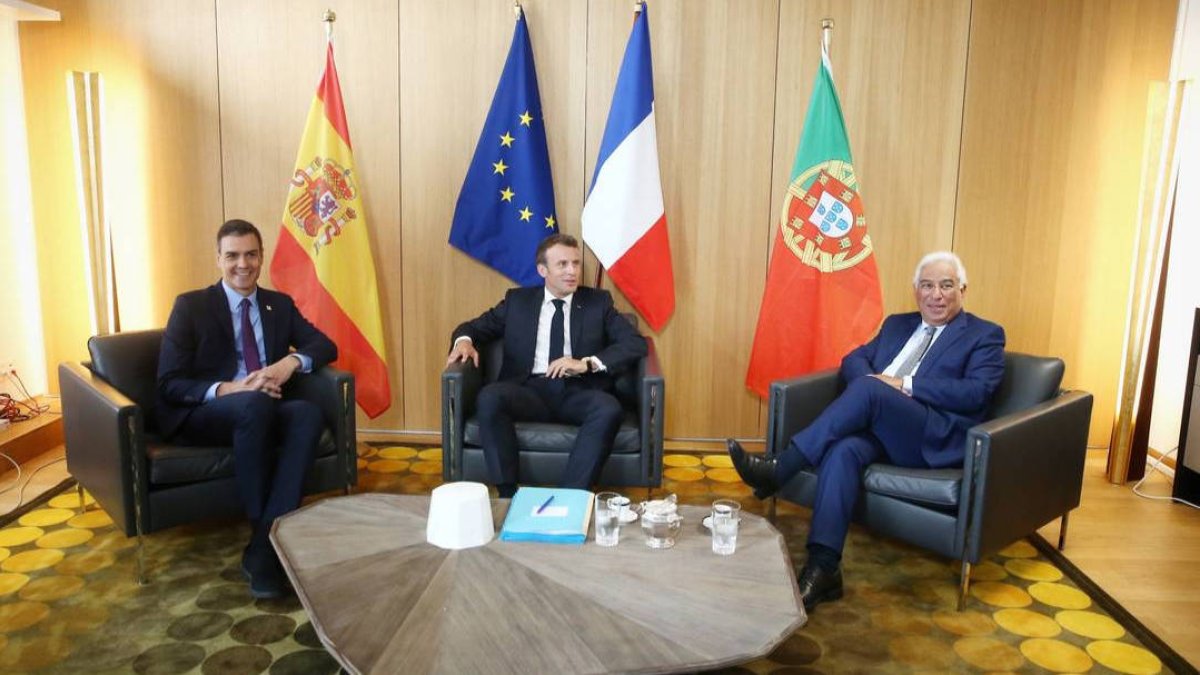 Una reunión este jueves en Bruselas entre Sánchez, Macron y el portugués Costa.