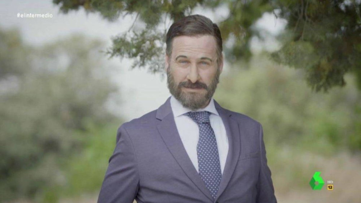 Joaquín Reyes, como Santiago Abascal.