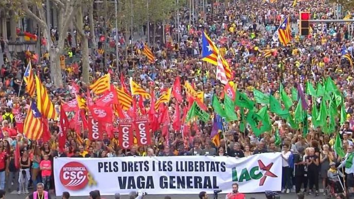 La cabecera de la marcha independentista.