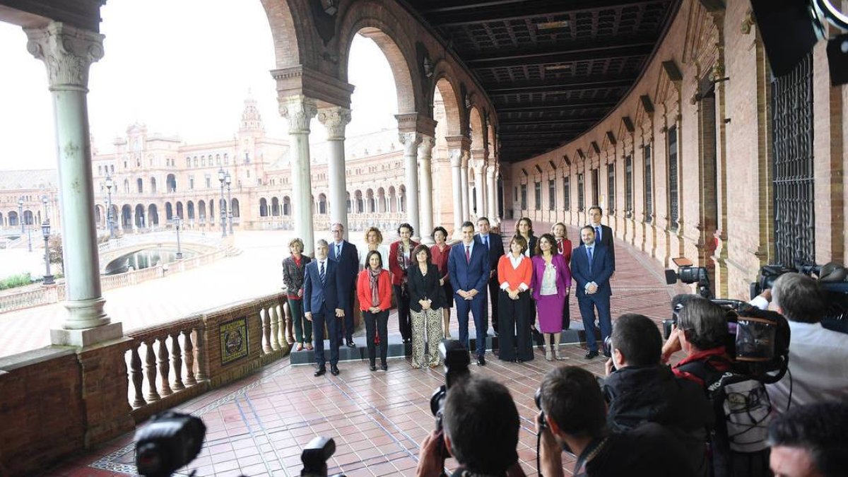 Pedro Sánchez y su Gobierno en Sevilla.