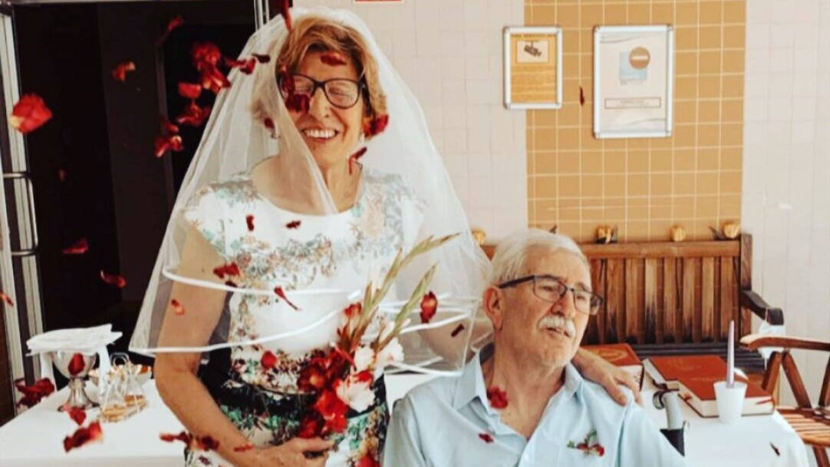 Eugenio y María, la pareja que celebra sus Bodas de Oro en el hospital.