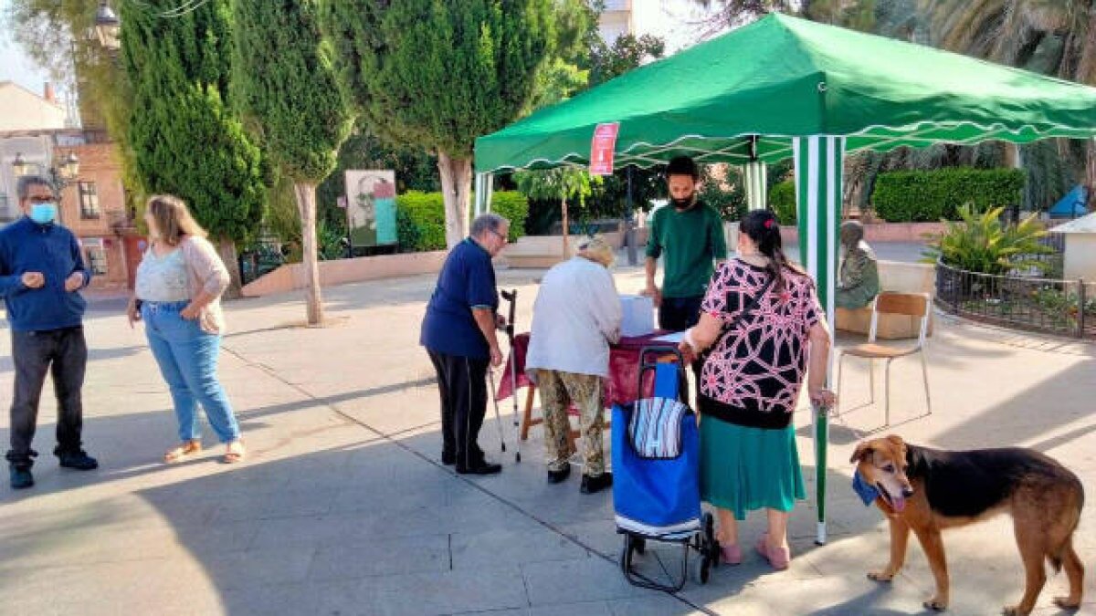 Mesa electoral contra la monarquía en Burjassot.