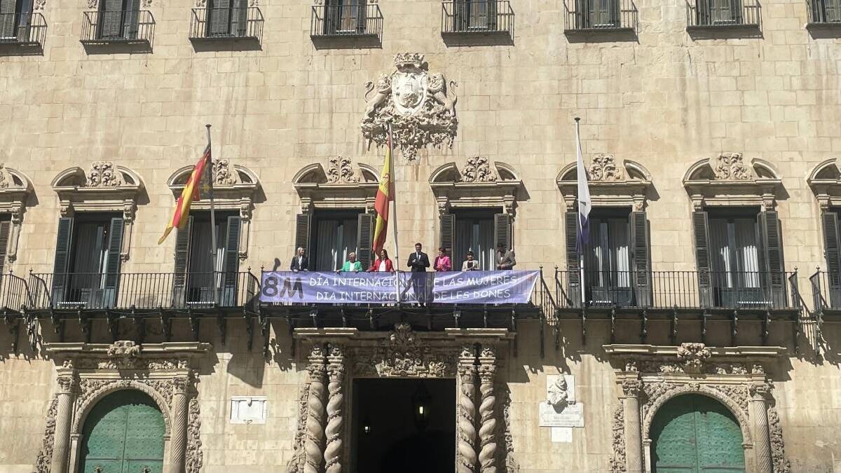 Ayuntamiento de Alicante el 8M