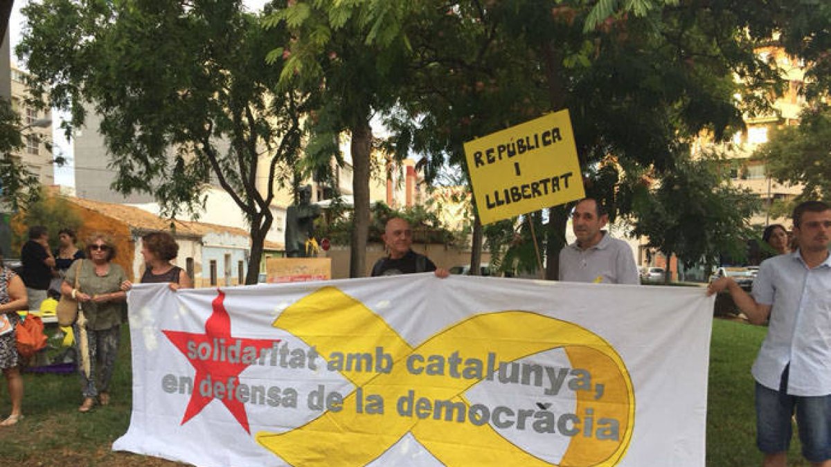 Pancarta de defensa de los políticos catalanes presos a los que la Fiscalía les acusará de rebelión.