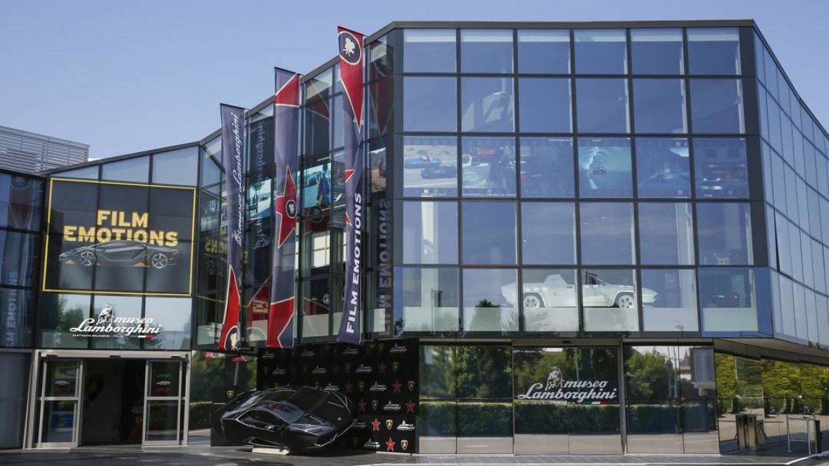 Lamborghini celebra su brillante carrera en el cine con una exposición