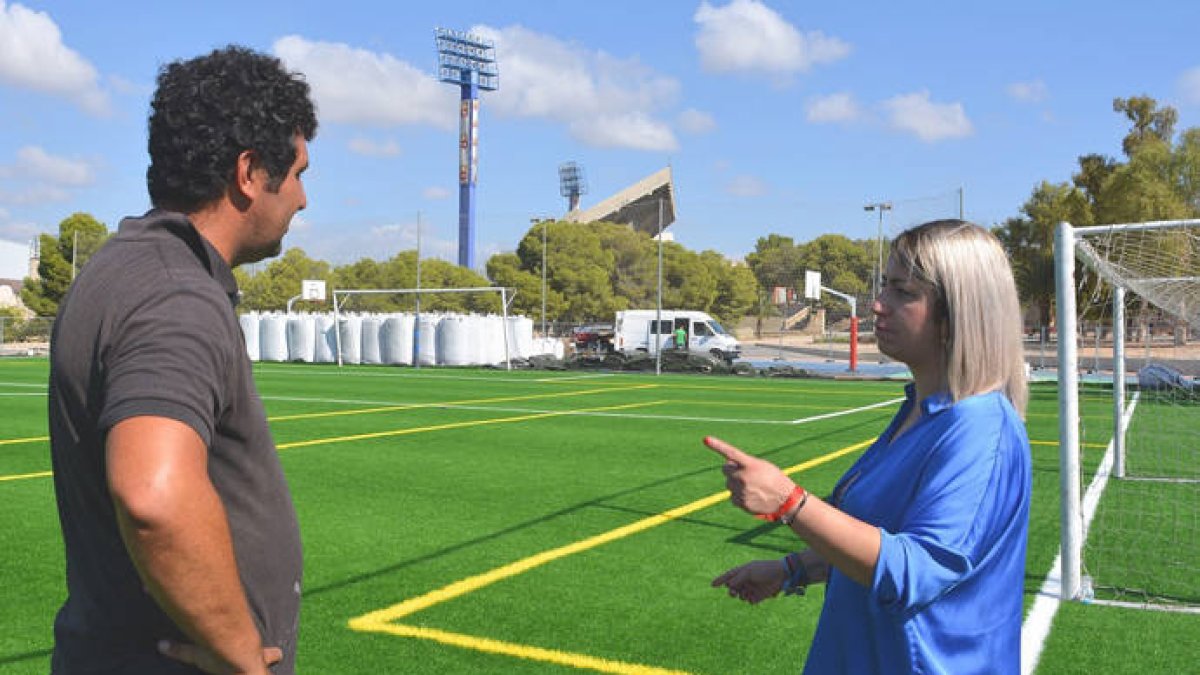 La edil Marisa Gayo supervisa las obras.