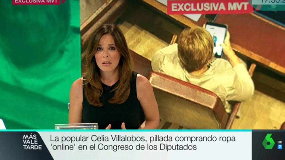 Villalobos, con su inseparable tablet.