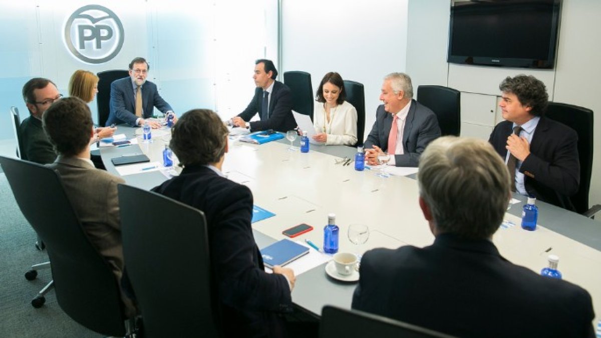 Rajoy junto a su comité de dirección.