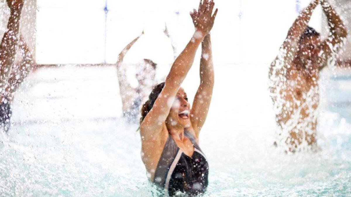 Vídeo: Aqua Zumba, la manera más divertida de ponerte en forma.