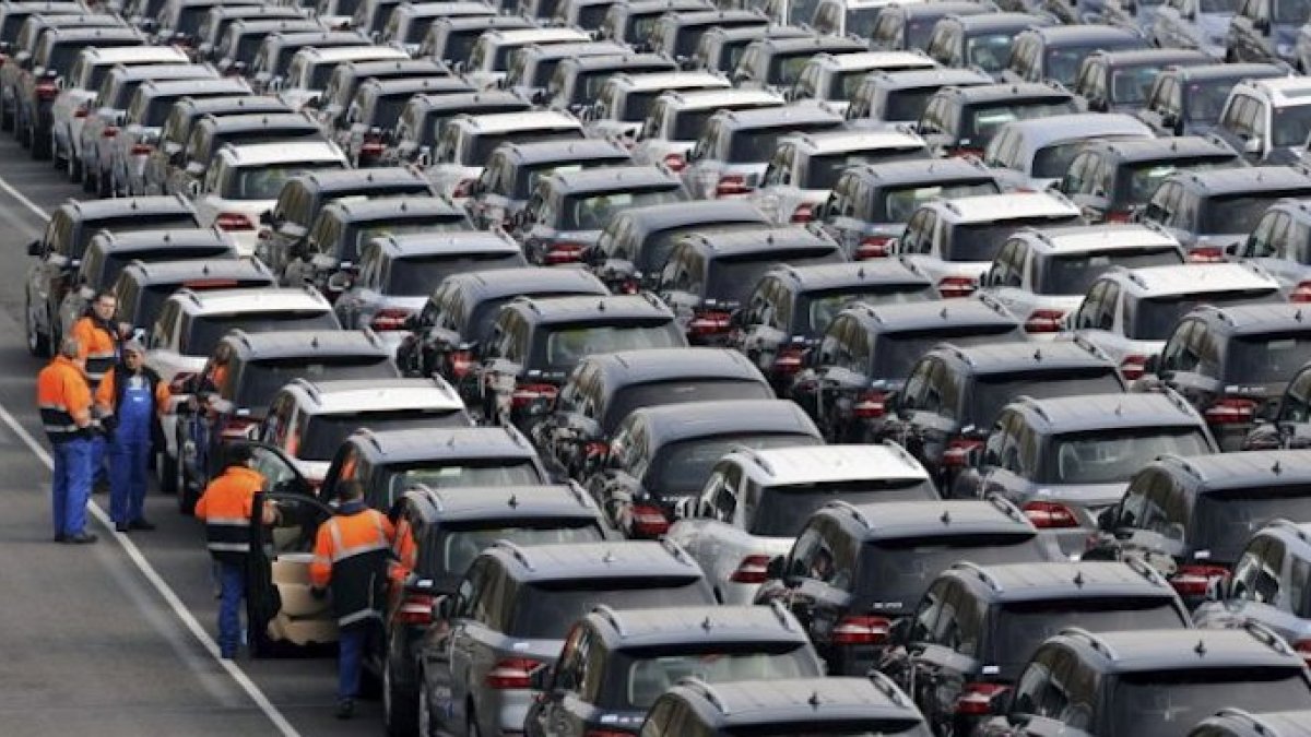 Las ventas de coches estiran otro 2,5% al alza en julio pero hay cautela