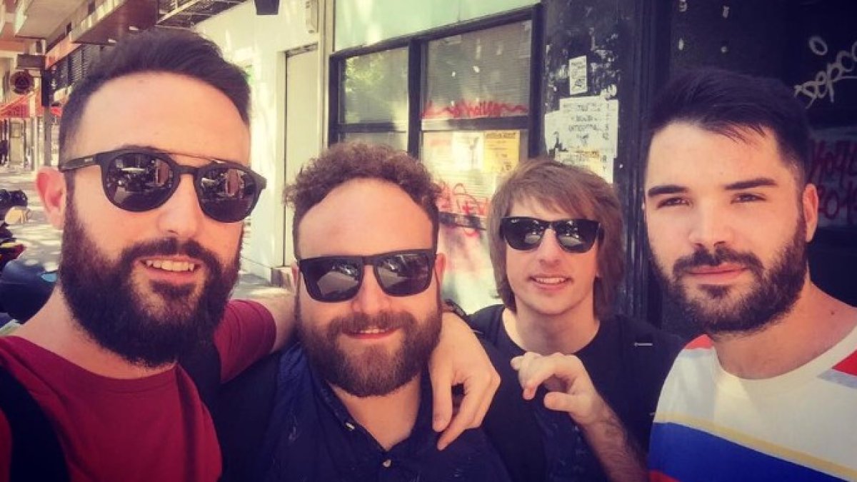 Los miembros de Supersubmarina en la primera foto que publican tras el accidente que sufrieron.