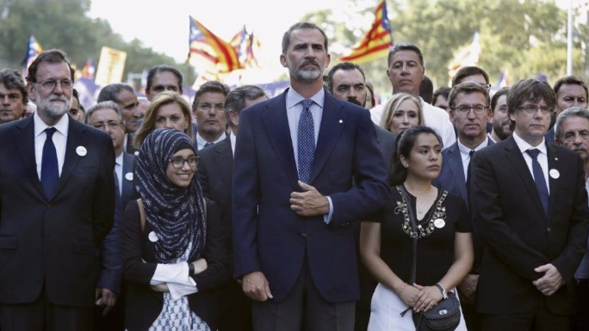 Los analistas coinciden en que el Rey hizo bien en estar en Barcelona, a pesar de todo.