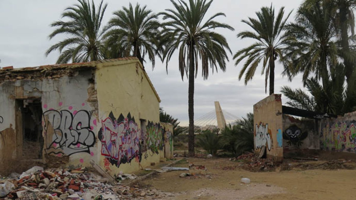 El Palmeral sufre actos vandálicos y presenta zonas con un alarmante abandono.