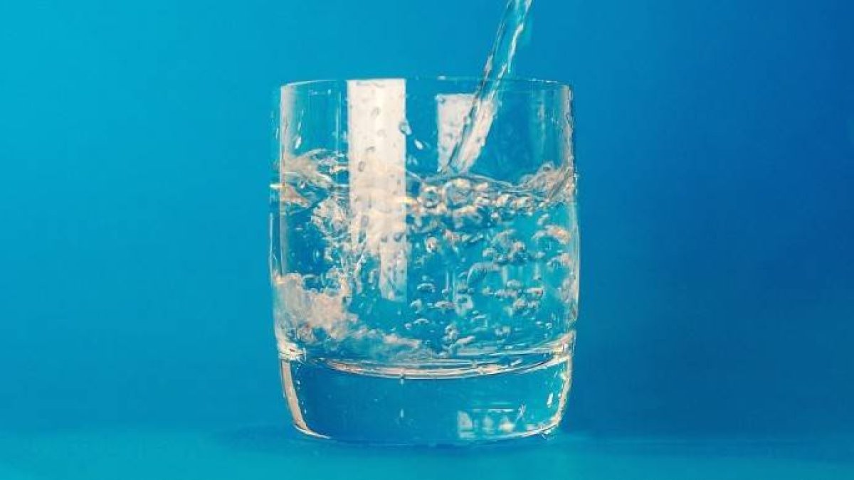 Los beneficios de beber dos litros diarios de agua