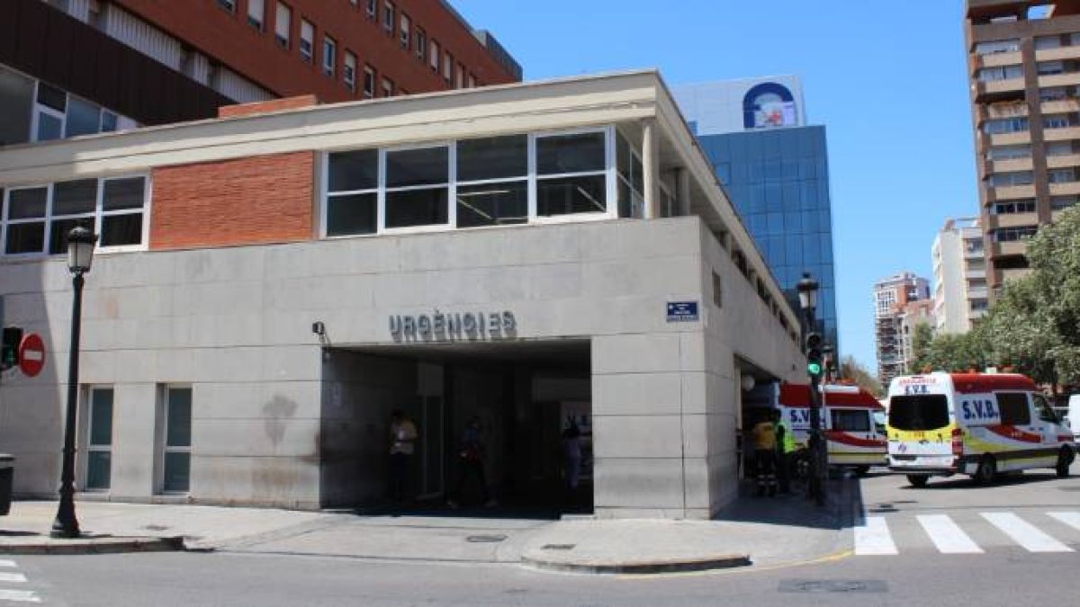 Entrada a Urgencias del Hospital Clínico de Valencia