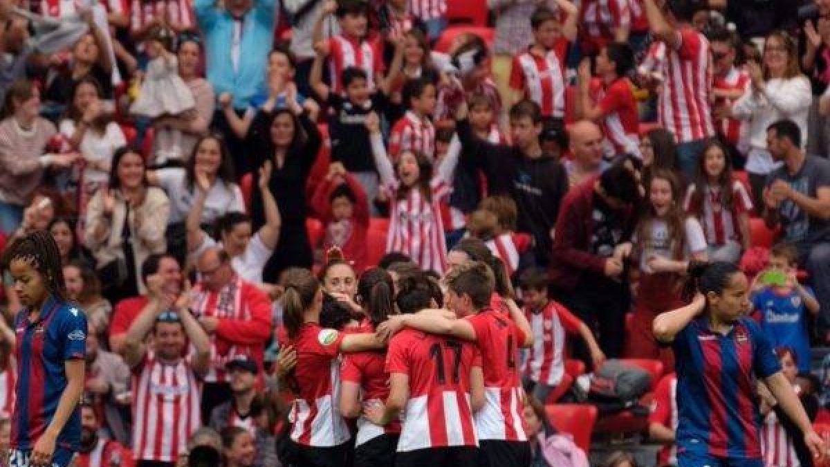 ¿Tiene suficientes apoyos el fútbol femenino?