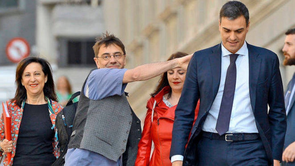 Monedero se convierte en aliado de Valls para atizarle a Pedro Sánchez