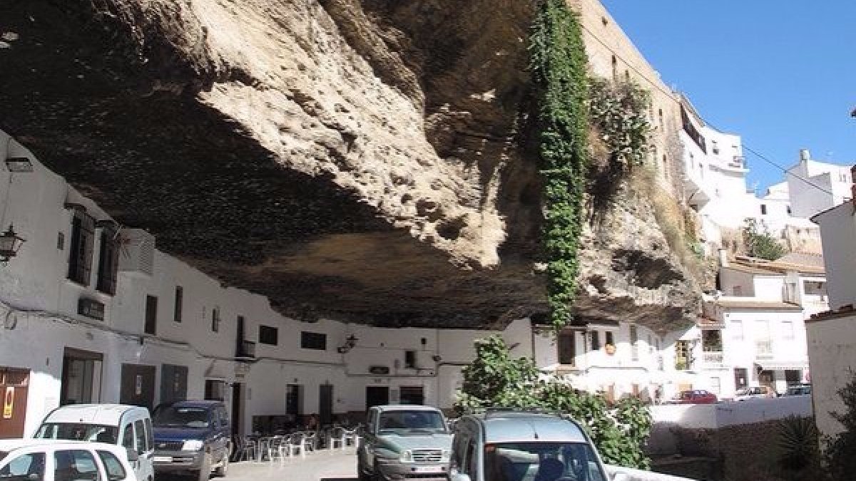 Setenil de las Bodegas, el pueblo blanco que se esconde entre las rocas