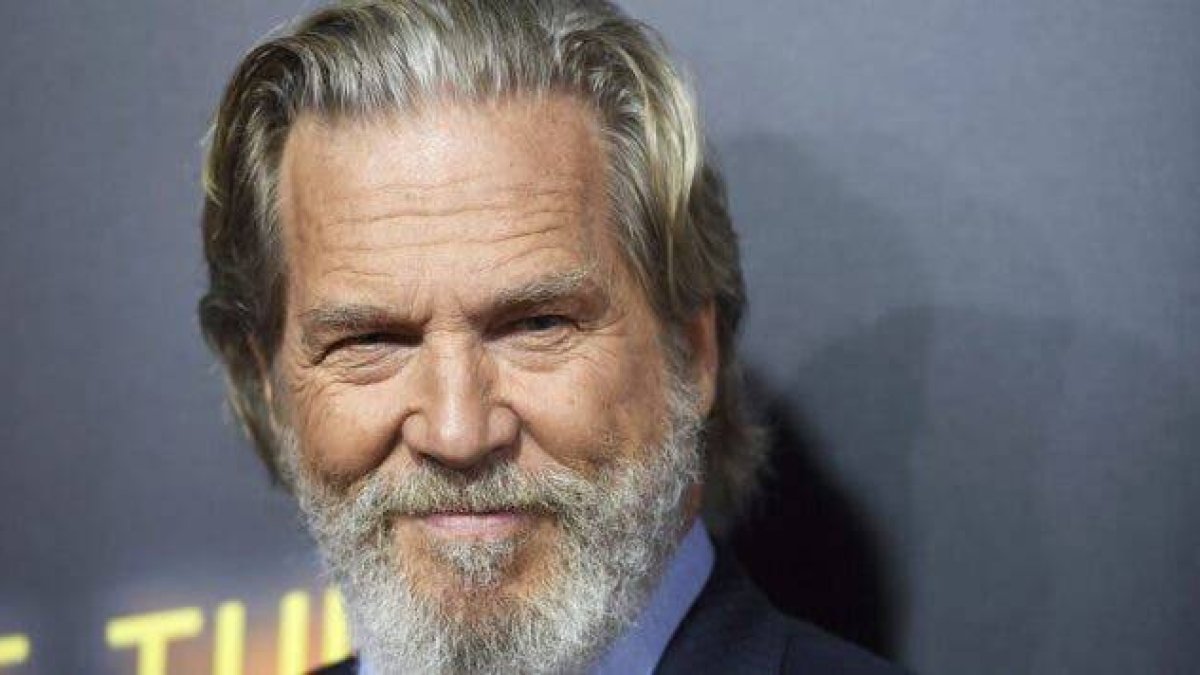 Jeff Bridges se vuelve a meter en el papel de ‘El Nota’ (El Gran Lebowski) para dar una triste noticia