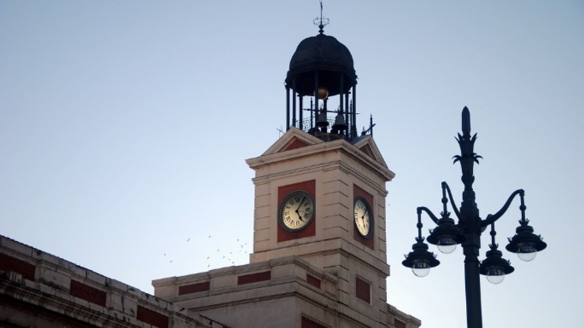 El reloj de la puerta del sol está de aniversario.