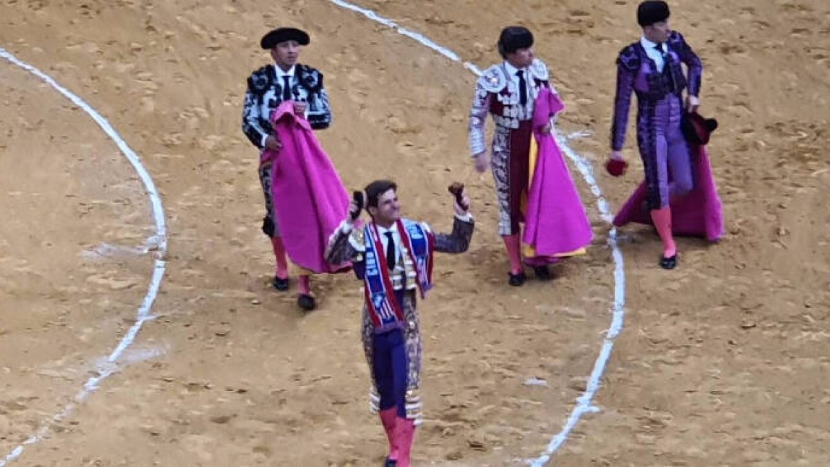 10ª San Isidro. El Juli celebra la victoria del Atleti cortando dos orejas