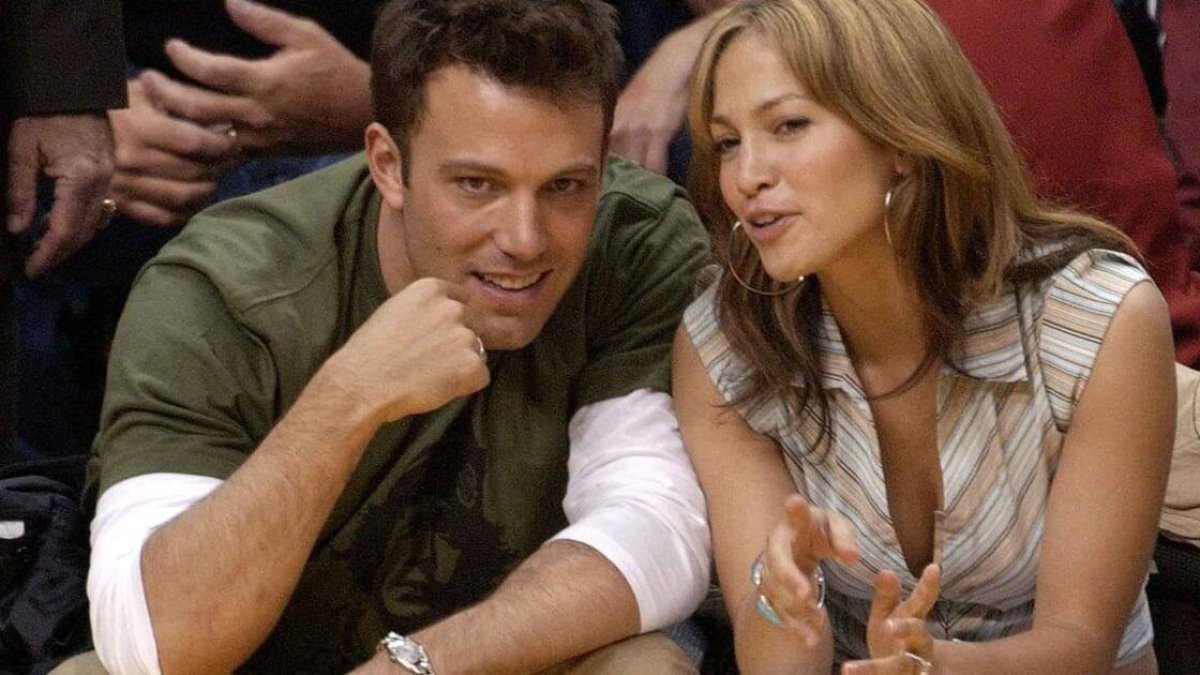 Ben Affleck y Jennifer López durante un evento en los años 2000.