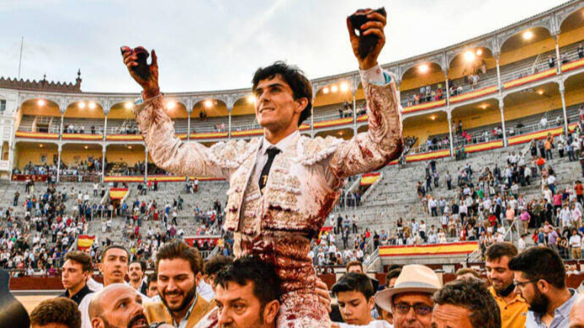 San Isidro 16ª. Alvaro Alarcón consigue abrir la Puerta Grande soñada