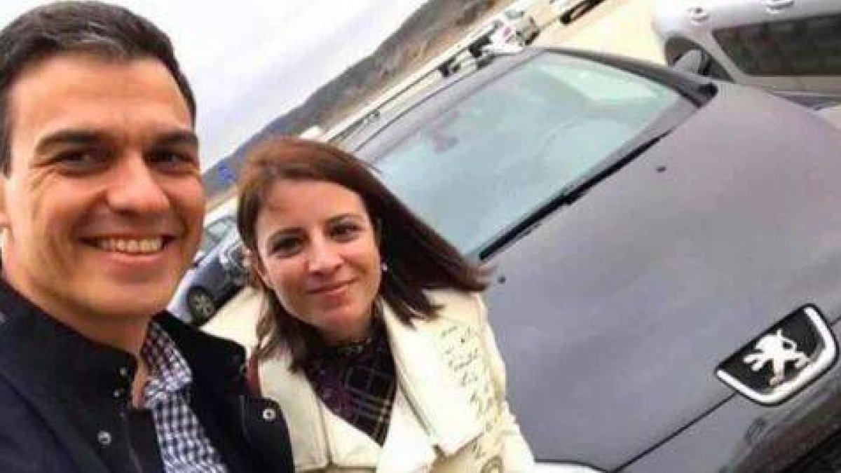 Pedro Sánchez y Adriana Lastra y el famoso Peugeot del 