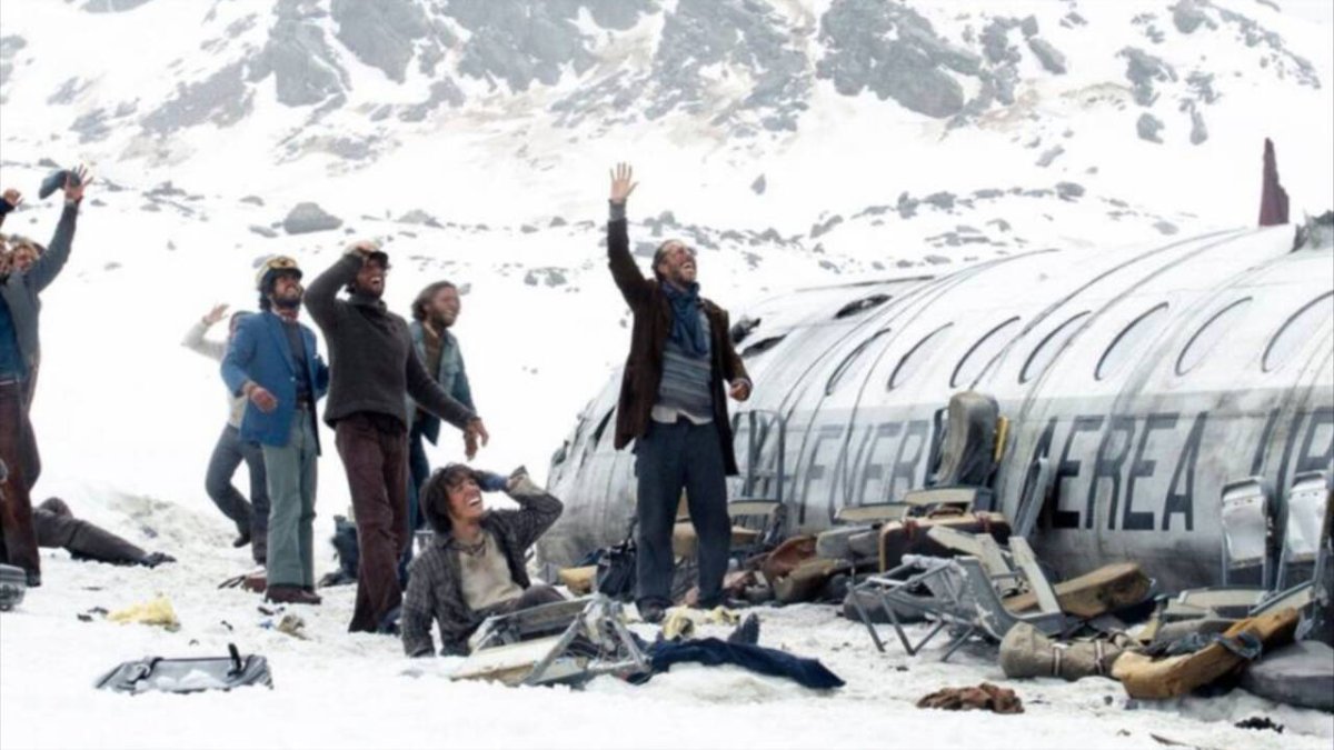 Momento de la grabación de 'La sociedad de nieve' de J.A. Bayona, en Sierra Nevada, Granada.