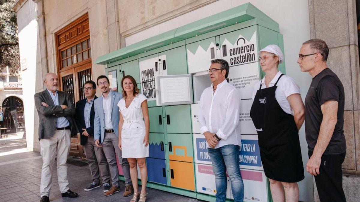 Representantes del ayuntamiento y comercio de Castellón