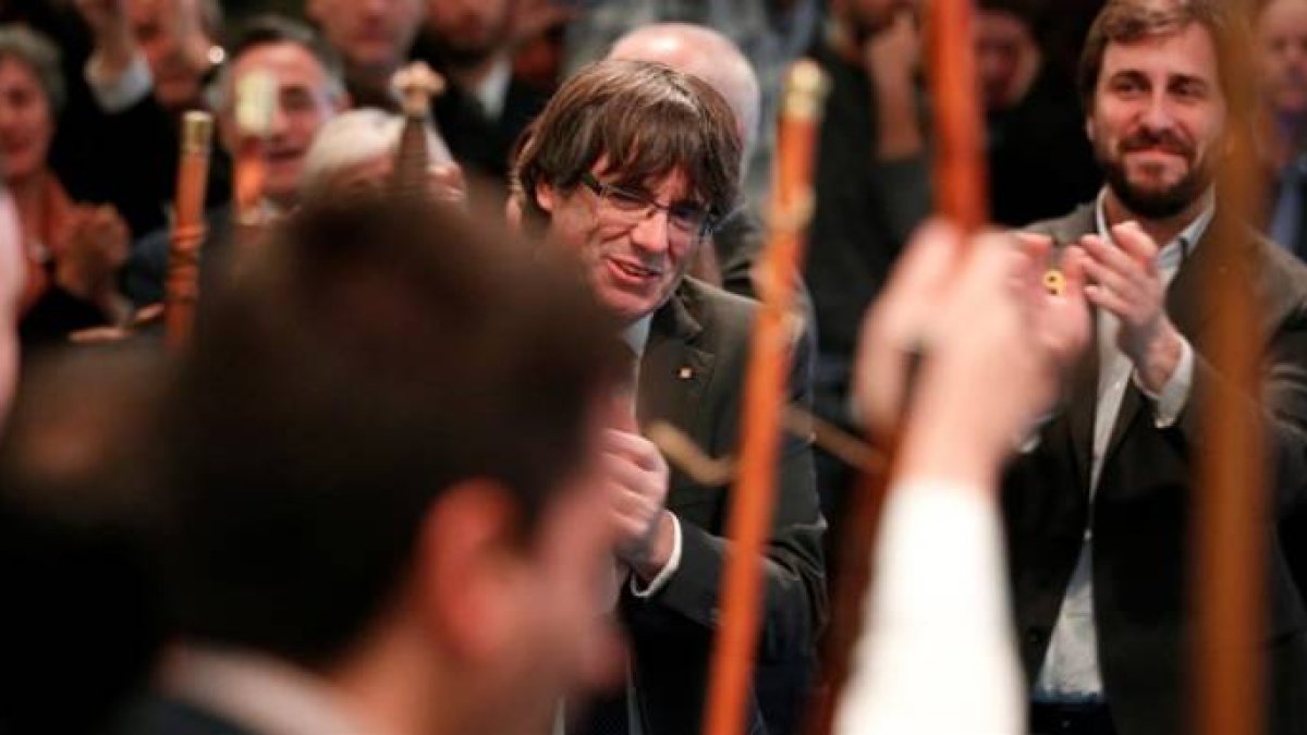 Puigdemont, hace cuatro meses en Bruselas con 200 alcaldes independentistas que fueron a verle