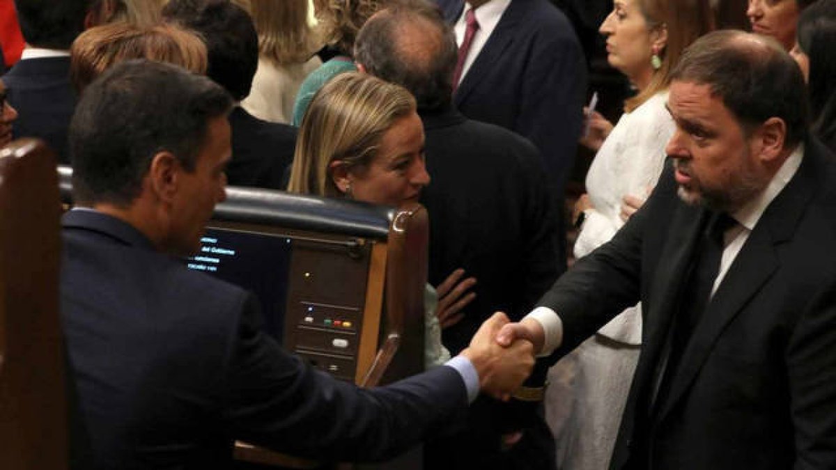 Pedro Sánchez y Oriol Junqueras en el Congreso.