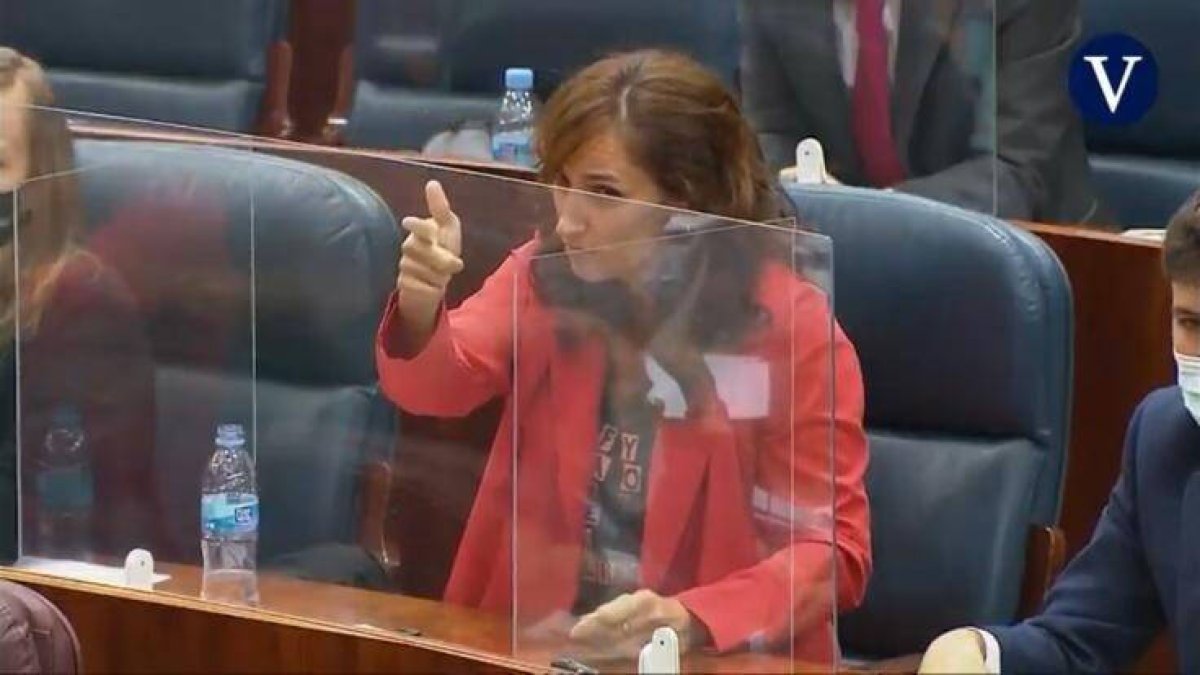 La diputada Mónica García 'dispara' a Ayuso