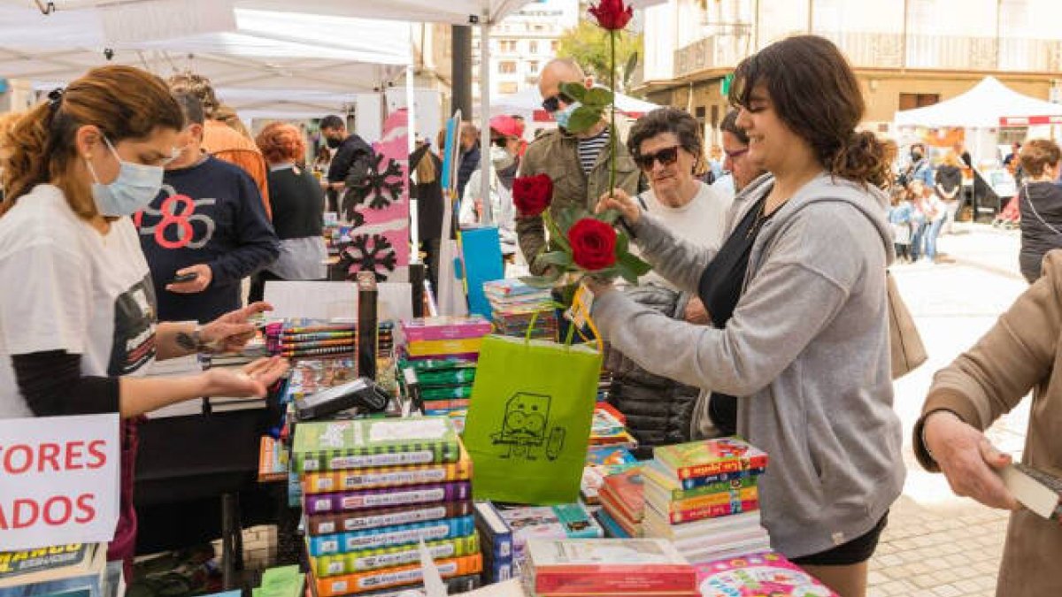 Miles de visitantes y éxito en ventas, “el mejor Sant Jordi” para los libreros