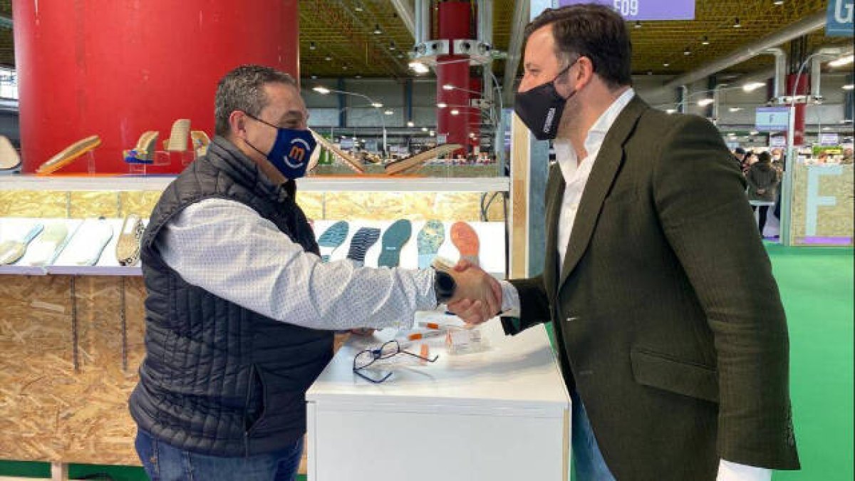 Pablo Ruz ha visitado a los empresarios ilicitanos en Futurmoda