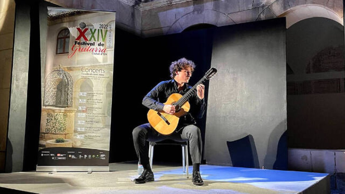 Antonio Carone se alza con el premio internacional de guitarra 'Ciutat d'Elx'