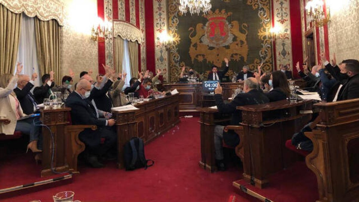 El pleno ha acordado por unanimidad crear una comisión de investigación