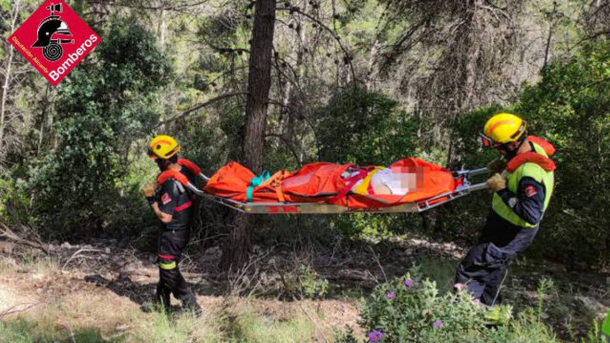 Aparatoso rescate de dos mujeres senderistas en Alcoi y Finestrat