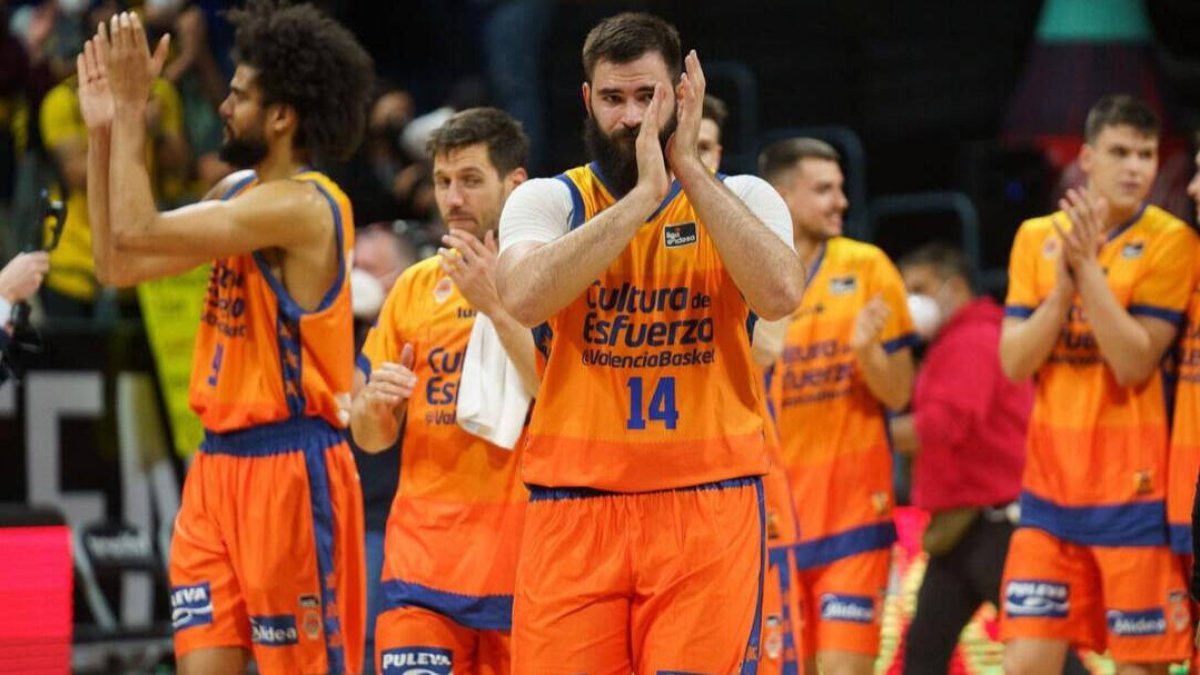 Imagen de los jugadores del Valencia Basket tras un partido - EFE