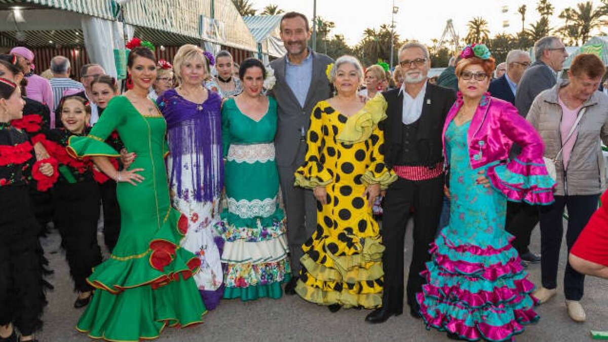 El alcalde de Elche, Carlos González, ha participado en la inauguración de la Feria de Andalucía