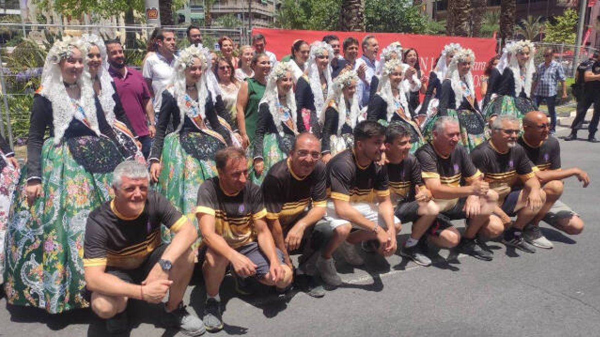 Luceros vibra con una Mascletá de dos terremotos, fuego aéreo y toques de color