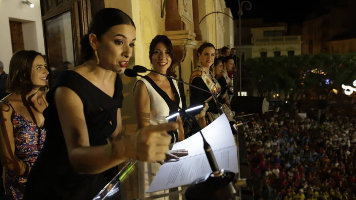 Blanca Paloma sorprende en su pregón interpretando una coplilla ‘a capella’