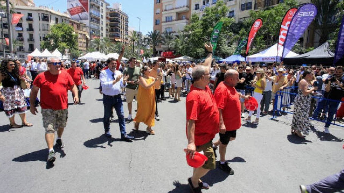 Combinación de ritmo y clasicismo en la mascletà de Pirotecnia Zarzoso