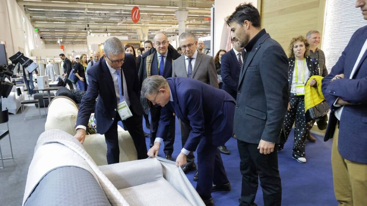 Ximo Puig durante su visita a la Feria Heimtextil de Fráncfort - GVA