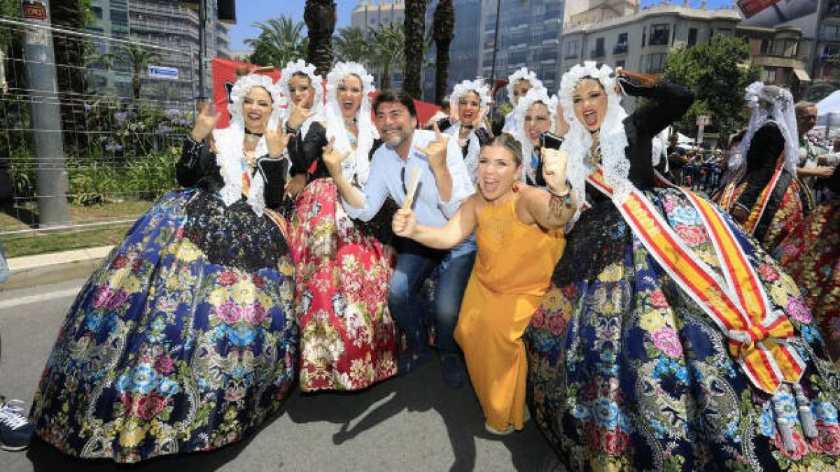 Balance de unas Hogueras “históricas, vibrantes y multitudinarias