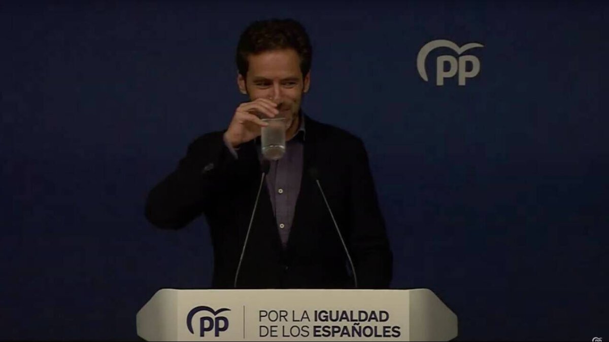 Momento en el que se fue la luz en la sede del PP