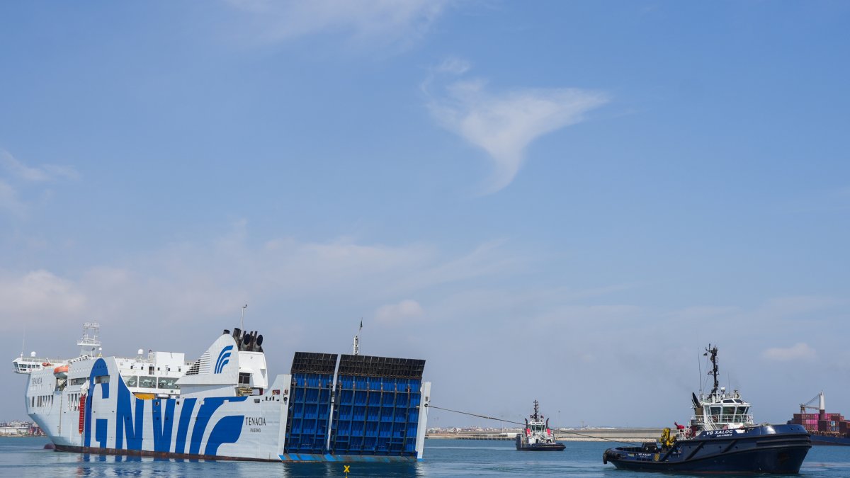 Llegada del 'Tenacia' al Puerto de València