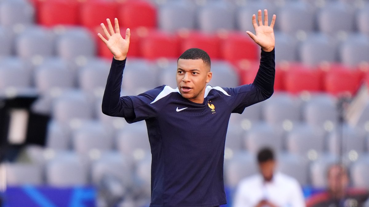 Mbappé, durante un entrenamiento en la presente Eurocopa.