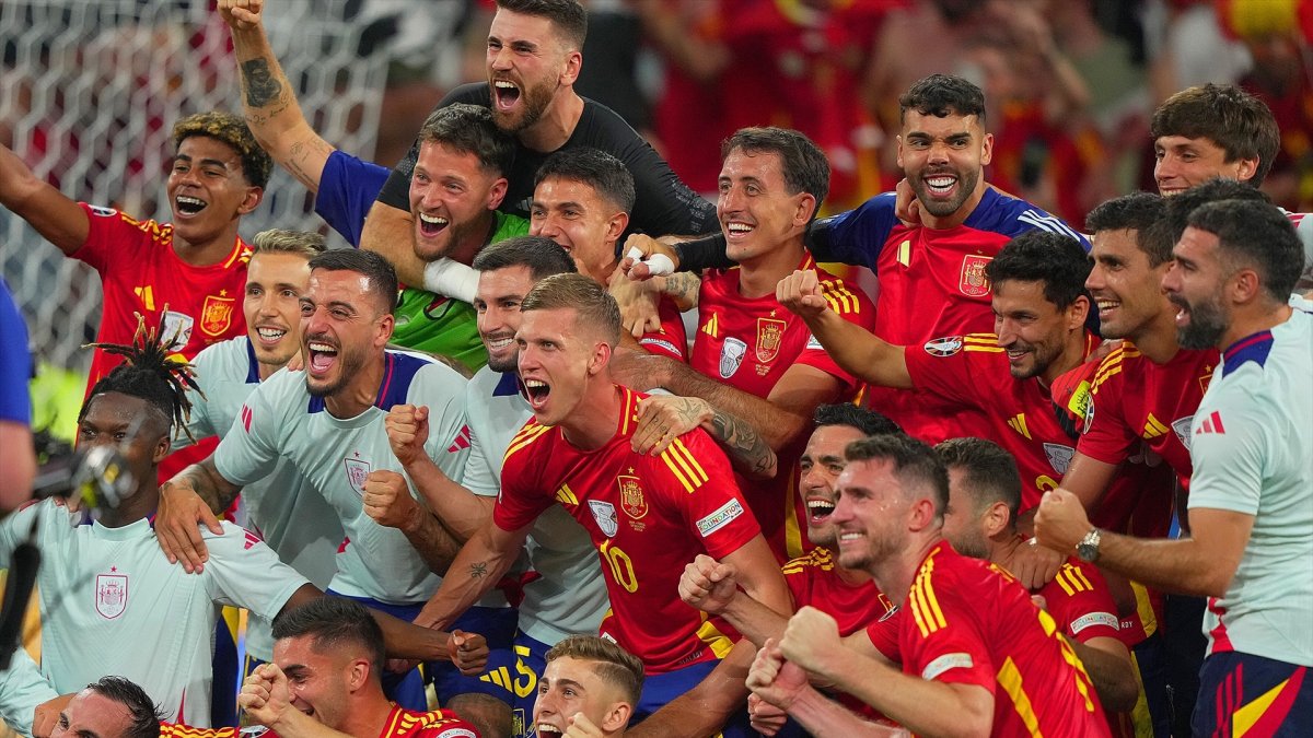 July 9, 2024, Munich, Germany, Germany: Spain's  players celebrats winning the match   during the Euro 2024 soccer match between Spain and France at the Munich Football Arena , Munich, Germany - Tuesday 09  july  2024. Sport - Soccer . (Photo by Spada/LaPresse),Image: 888604901, License: Rights-managed, Restrictions: * Bulgaria, Croatia, Czech Republic, France, Hungary, Italy, Romania, Slovak Republic, Serbia and Slovenia Rights Out *, Model Release: no, Credit line: Spada / Zuma Press / ContactoPhoto
Editorial licence valid only for Spain and 3 MONTHS from the date of the image, then delete it from your archive. For non-editorial and non-licensed use, please contact EUROPA PRESS.
09/7/2024 ONLY FOR USE IN SPAIN