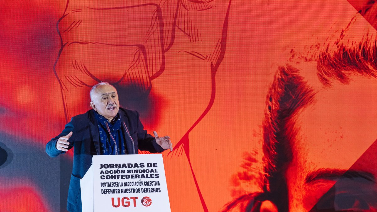 El secretario general de UGT, Pepe Álvarez, interviene en la clausura de las Jornadas de Acción Sindical Confederales de UGT 'Fortalecer la Negociación Colectiva defender nuestros derechos', en la sede de UGT, a 27 de octubre de 2023, en Madrid (España). Durante estas jornadas se han analizado temas tan importantes como la regulación del despido en España y la Carta Social Europea; el Derecho colectivo y sindical; la reforma de las pensiones o la jubilación parcial y el contrato de relevo, así como la defensa y progreso en los derechos laborales de la acción sindical para 2024.
27 OCTUBRE 2023;UGT;ACCIÓN SINDICAL CONFEDERALES;SINDICATOS
Carlos Luján / Europa Press
(Foto de ARCHIVO)
27/10/2023